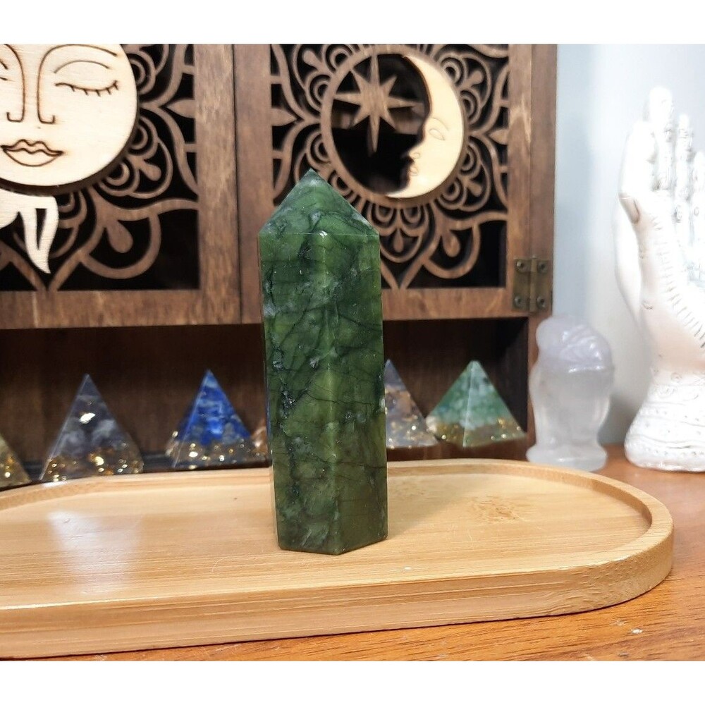Nephrite Jade Crystal Tower - Picture 2 of 5